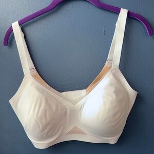 Seamless Wire-Free Comfort Bra in Cream — Soft Support